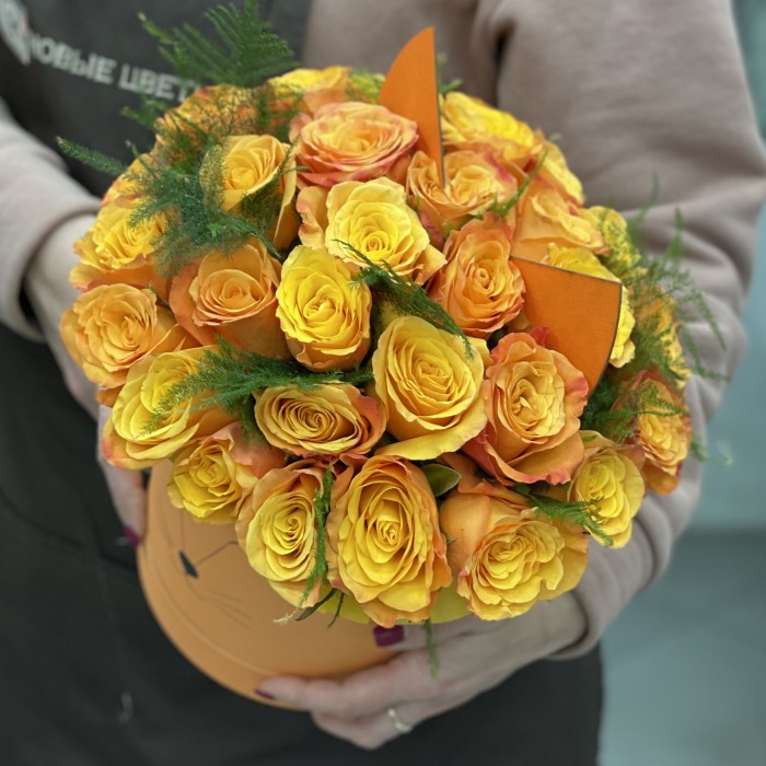 Оранжевая роза Дабл-Дэнс в коробке Лисичка