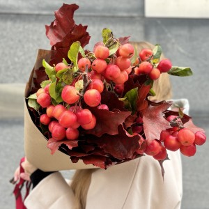 Осенний букет с дикими яблочками и коэкросом