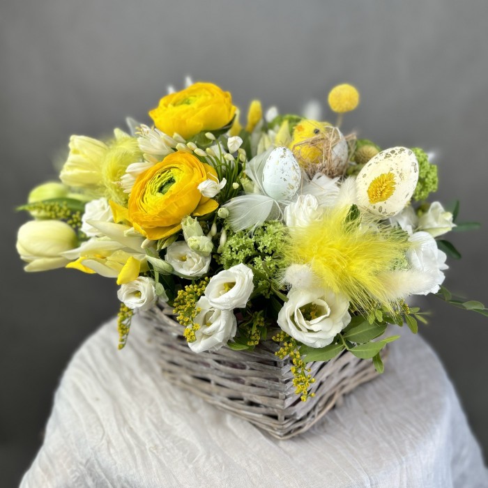 Пасхальная композиция в корзинке