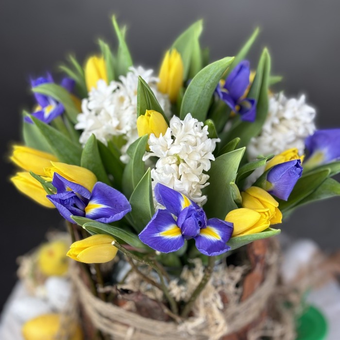 Пасхальная композиция в вазе Весна
