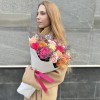Пастельный букет из 15 роз с лимониумом MIX