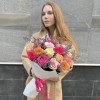 Пастельный букет из 15 роз с лимониумом MIX