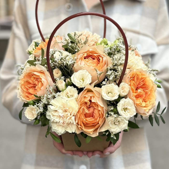 Персиковая композиция в сумочке