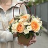 Персиковая композиция в сумочке