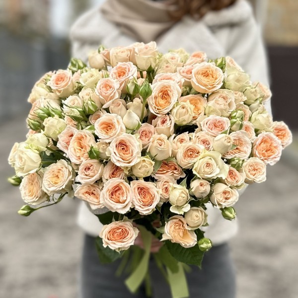 Кустовая  роза Тринити 40 см