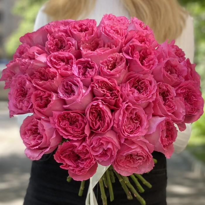 Пионовидная роза Петрова