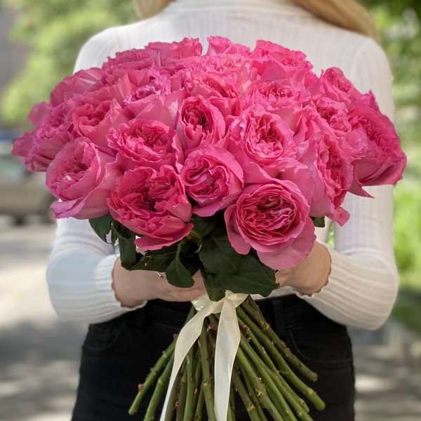 Пионовидная роза Петрова