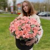 Пионовидная кустовая роза Джульетта в коробке