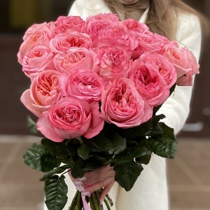 Пионовидная розовая роза Пинк Экспрешнл