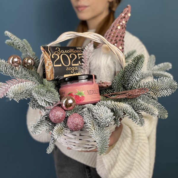 Подарочная корзина Гномик и мед