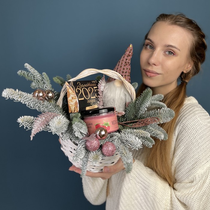 Подарочная корзина Гномик и мед