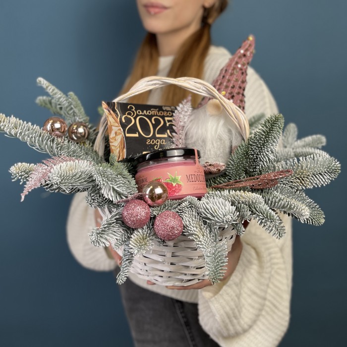 Подарочная корзина Гномик и мед