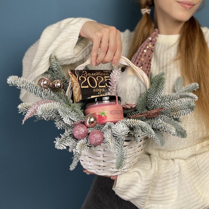 Подарочная корзина Гномик и мед