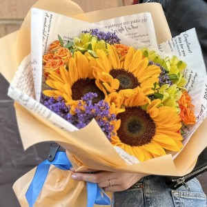 Подсолнухи с альстромерией