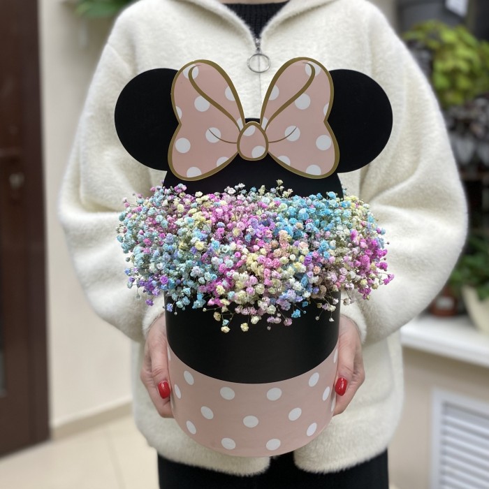 Радужная гипсофила в коробке Микки Маус