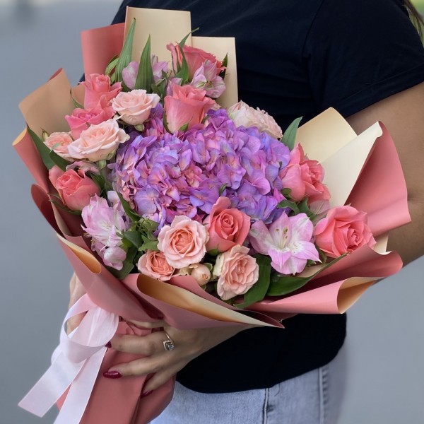 Романтичный  букет с гортензией