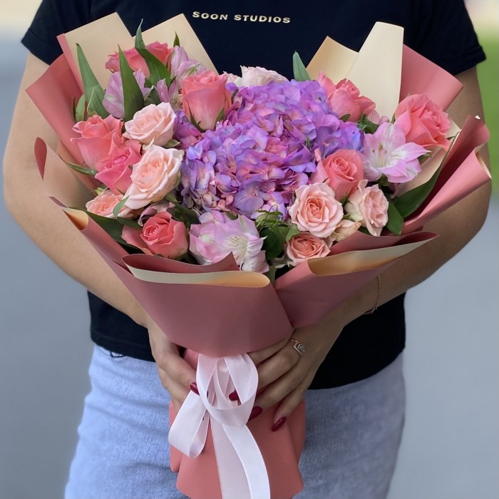 Романтичный  букет с гортензией