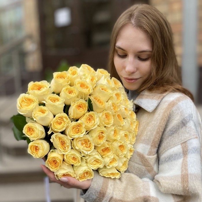Роза лимонная пионовидная Баттеркап 40 см