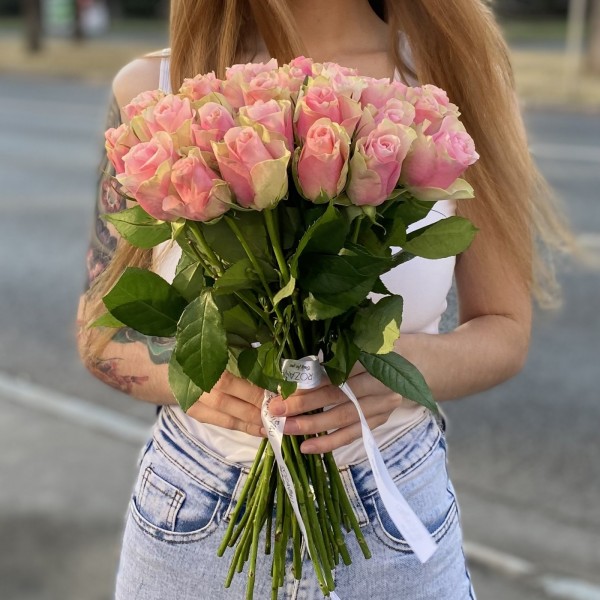 Розово-зеленая Роза Бел-роз 40 см