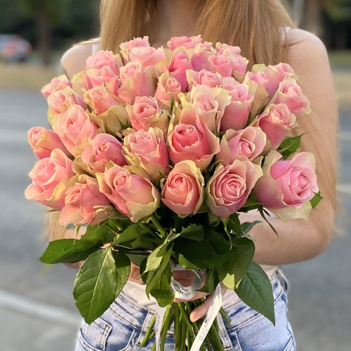 Розово-зеленая Роза Бел-роз 40 см