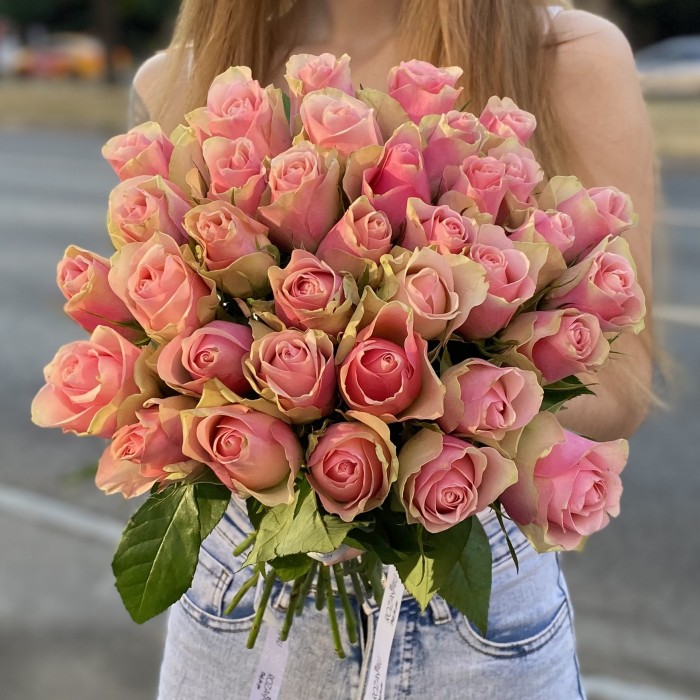 Розово-зеленая Роза Бел-роз 40 см