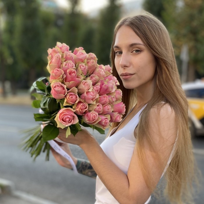 Розово-зеленая Роза Бел-роз 40 см