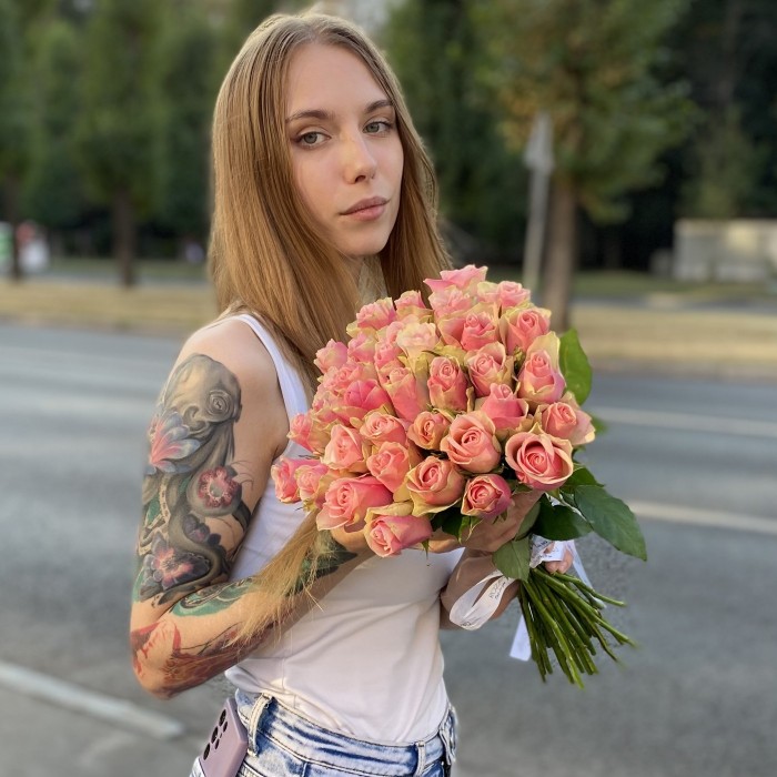 Розово-зеленая Роза Бел-роз 40 см