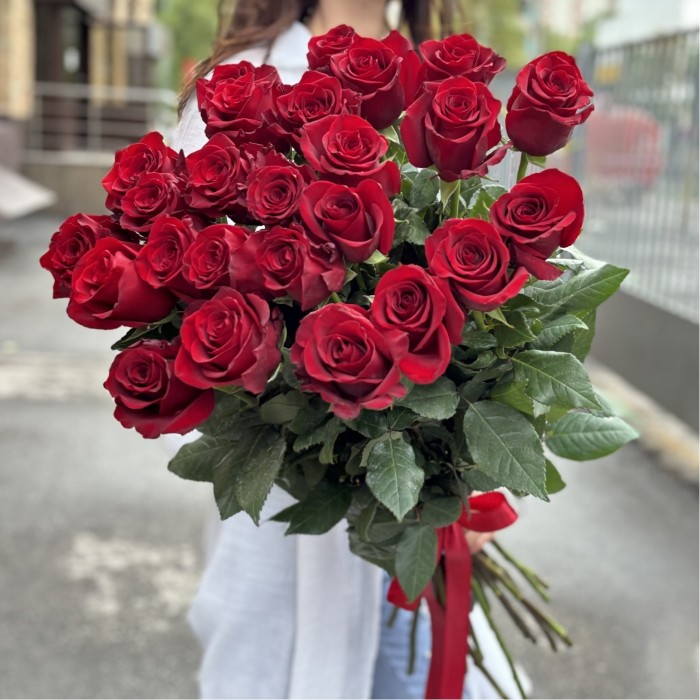 Роза красная Эксплорер 80 см