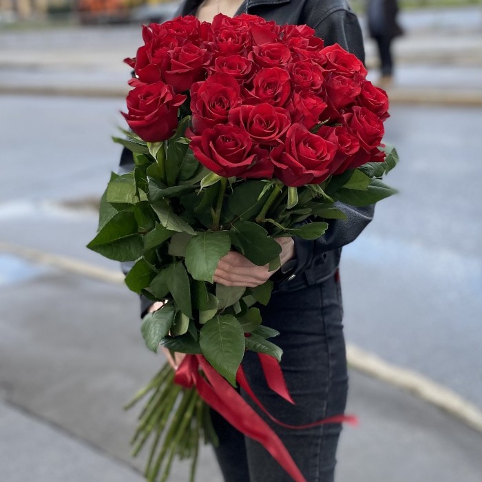 Роза красная Эвер Ред 80 см