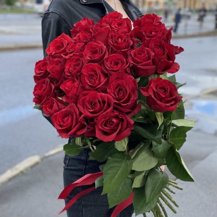 Роза красная Эвер Ред 80 см