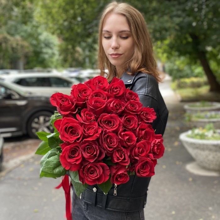 Роза красная Эвер Ред 80 см