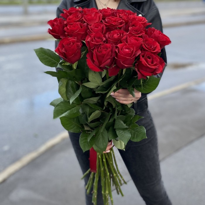 Роза красная Эвер Ред 80 см