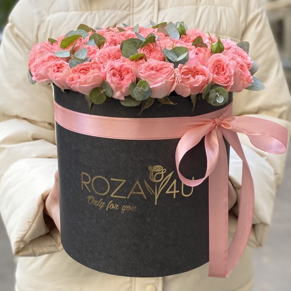 9 кустовых пионовидных роз Фемке в коробке