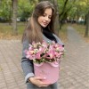 Розовые орхидеи в коробке