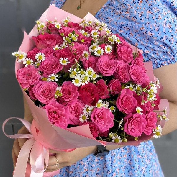 Розовые розы с ромашками Розовые Мечты