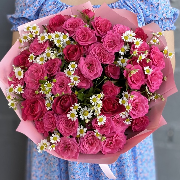 Розовые розы с ромашками Розовые Мечты