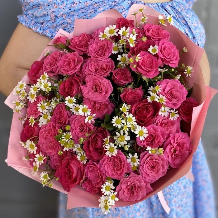Розовые розы с ромашками Розовые Мечты
