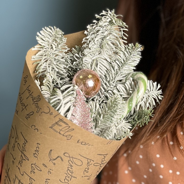 Розовый Новогодний букет кулек с леденцом