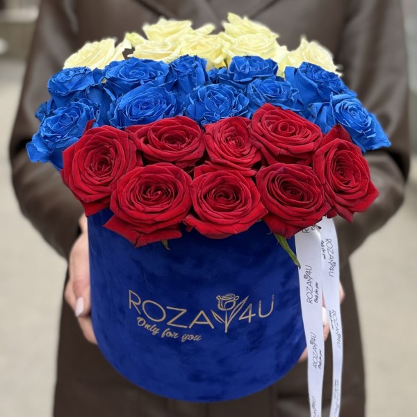 Розы в бархатной коробке День России