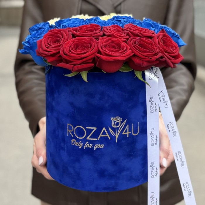 Розы в бархатной коробке День России