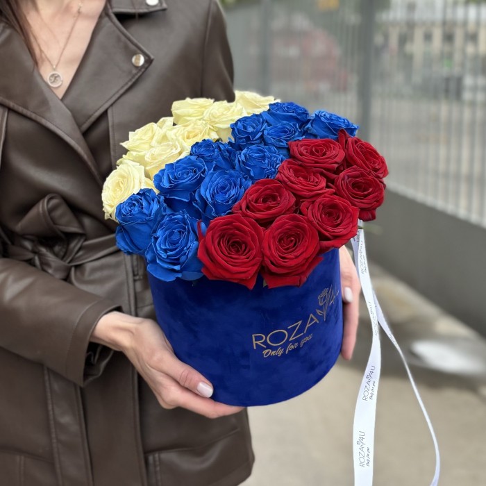 Розы в бархатной коробке День России