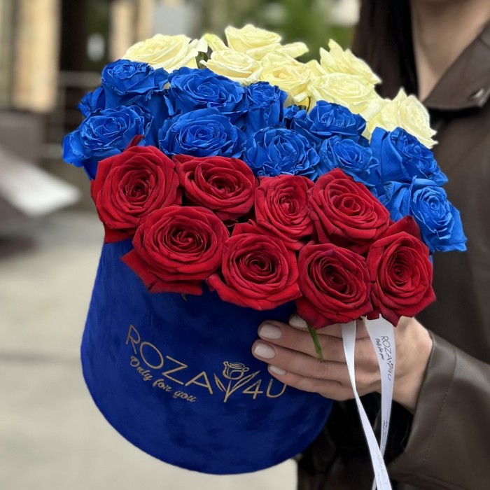 Розы в бархатной коробке День России