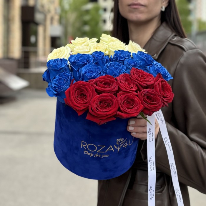 Розы в бархатной коробке День России