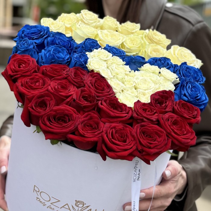 Розы в коробке Я люблю Россию