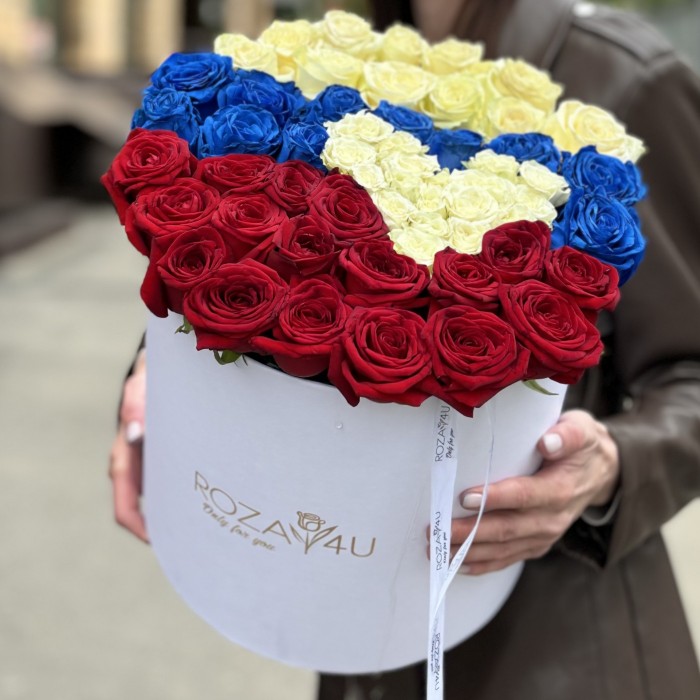 Розы в коробке Я люблю Россию