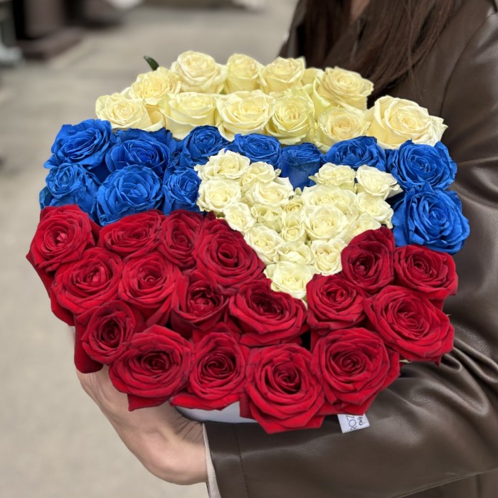 Розы в коробке Я люблю Россию