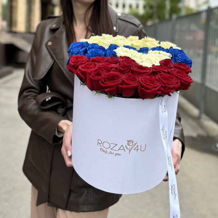 Розы в коробке Я люблю Россию