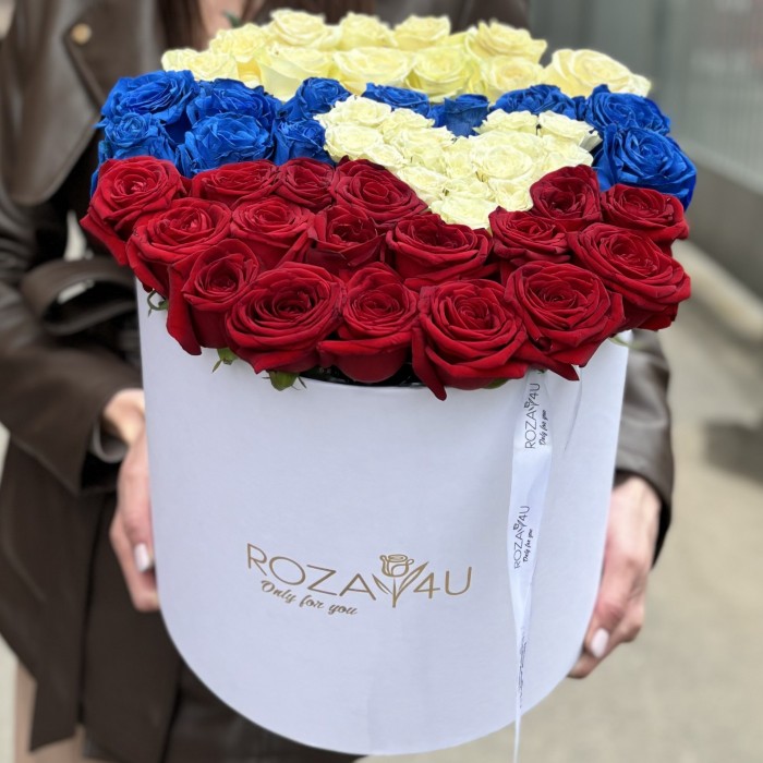 Розы в коробке Я люблю Россию