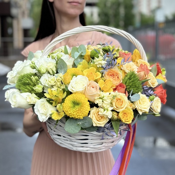 Сборная корзина бело-желтая MIX