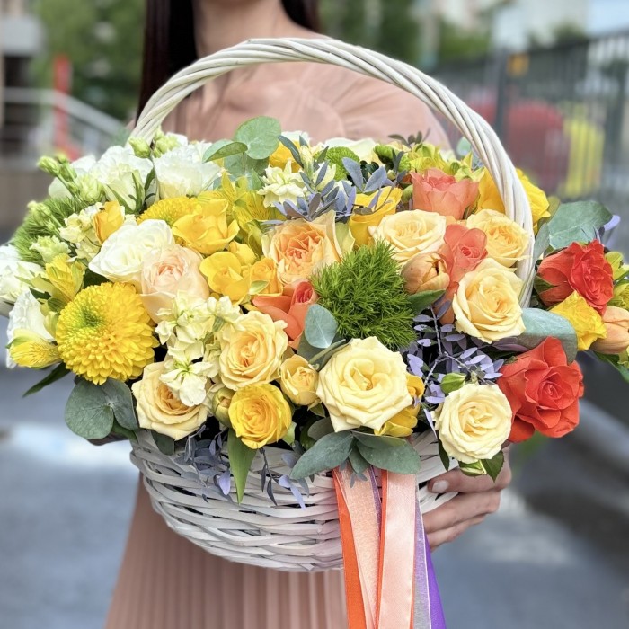 Сборная корзина бело-желтая MIX